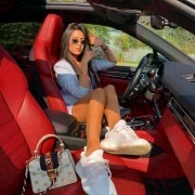 Ты ищешь работу? А мы ищем тебя! Девушки!