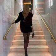 Много денег для прелестных моделей!