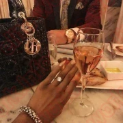 На постоянную работу требуются девушки до 35