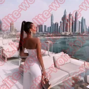 Нужны девушки для работы на берегу моря
