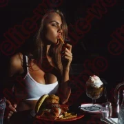 Требуется Массажистка