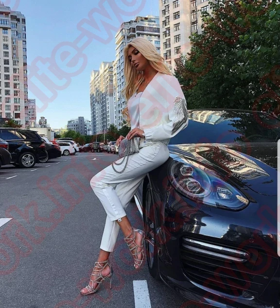 ПРИГЛАШАЕМ ДЕВУШЕК НА РАБОТУ В г. Новый Уренгой