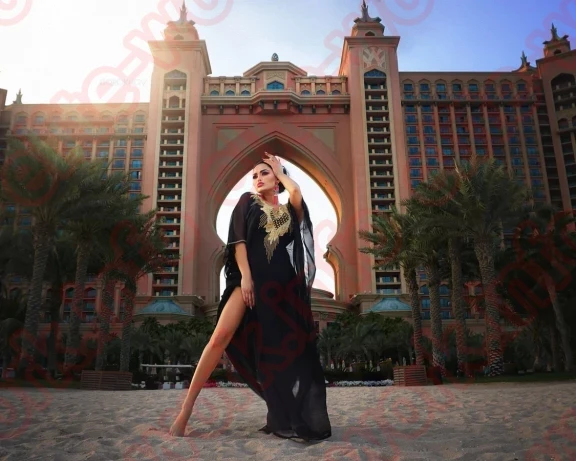 Прямо сейчас идет набор моделей от 18 лет