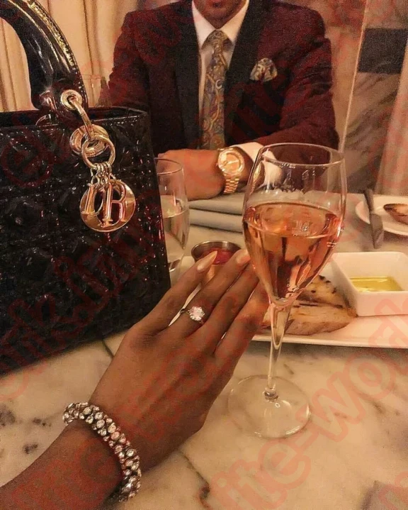 На постоянную работу требуются девушки до 35