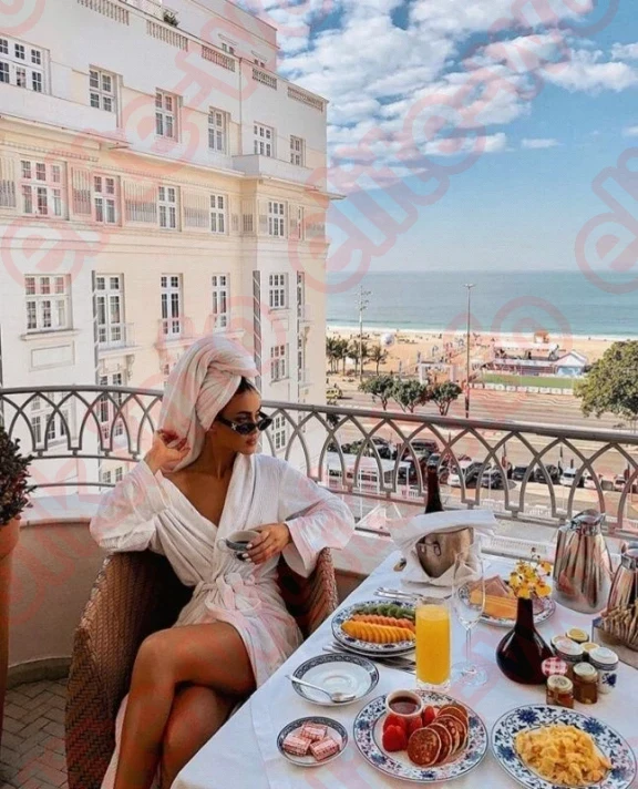 В АГЕНТСТВО С БЕЗУПРЕЧНОЙ РЕПУТАЦИЕЙ ТРЕБУЮТСЯ НОВЫЕ ЛИЦА!