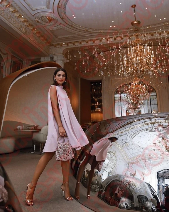 ТРЕБУЮТСЯ ПРИЯТНЫЕ И УХОЖЕННЫЕ ДЕВУШКИ ДЛЯ РАБОТЫ