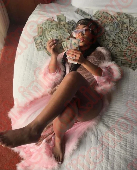 Ищем девушек 18-45лет Без зависимостей